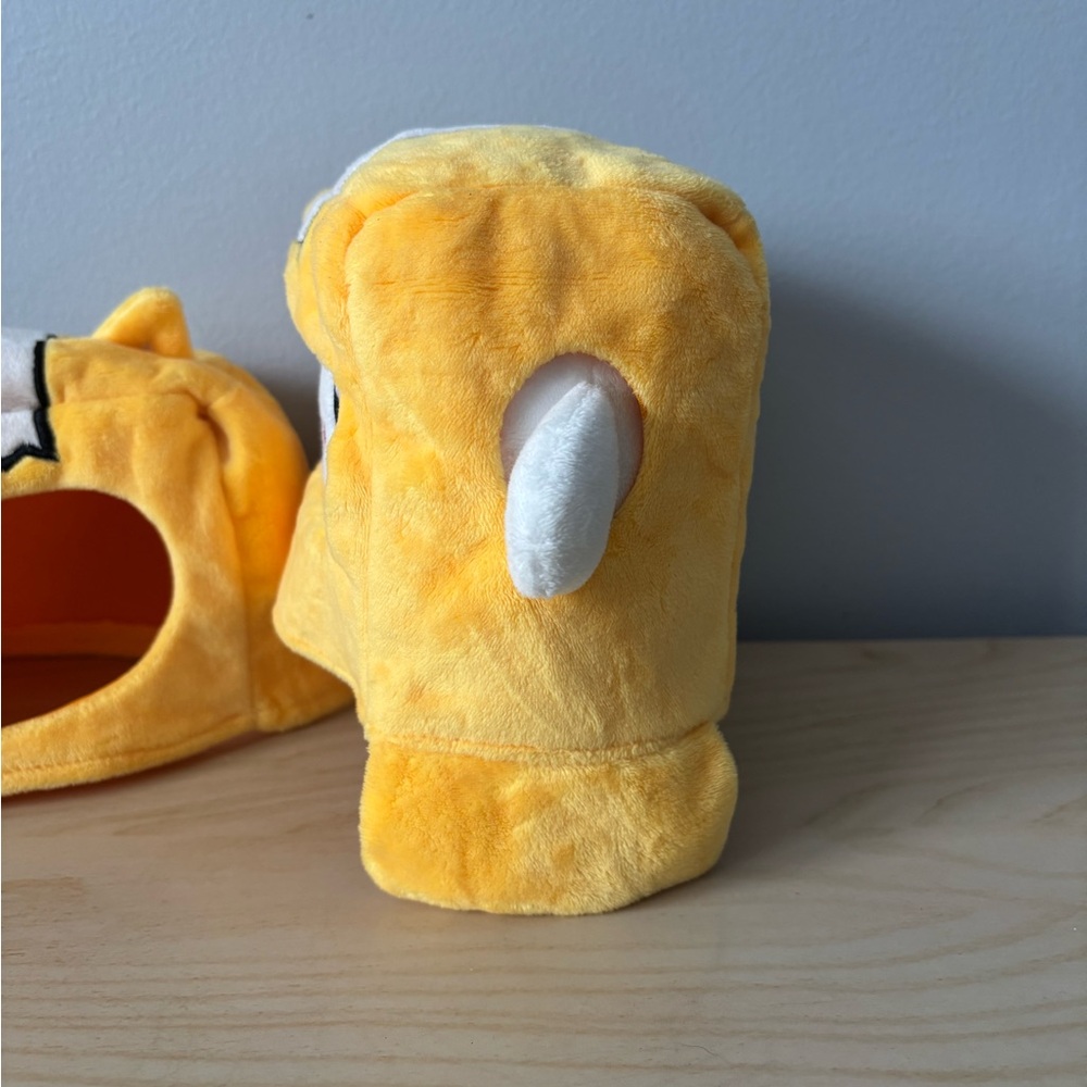 Lanky Box White Plush with 2 Removable Hats - Picture 4 of 10